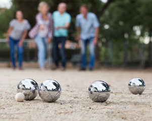 Concours de pétanque à Nîmes au boulodrome de l'Estanque